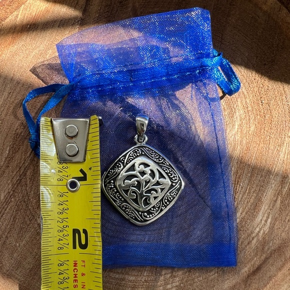 Lia Sophia Pendant - Picture 2 of 3